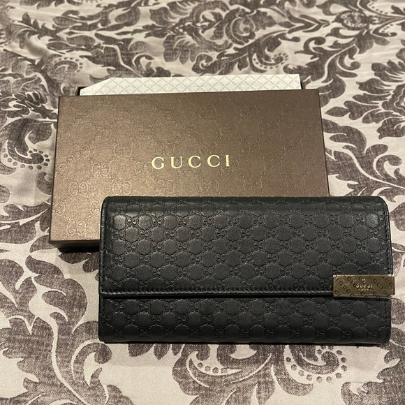 Black Gucci wallet on a chain - Picture 3 of 10